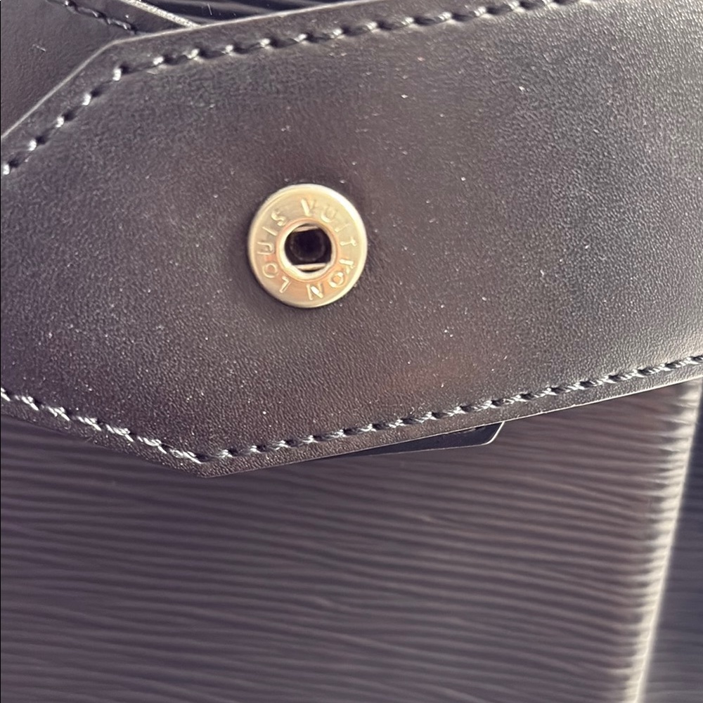 AUTHENTIC Louis Vuitton Black Epi Leather Sac D’ePaule - Picture 8 of 16